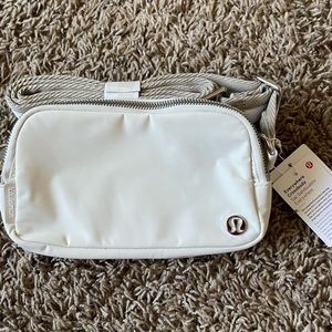 BNWT Lululemon Everywhere Crossbody Bag